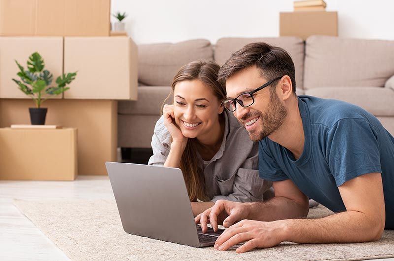 couple-looking-to-move-house