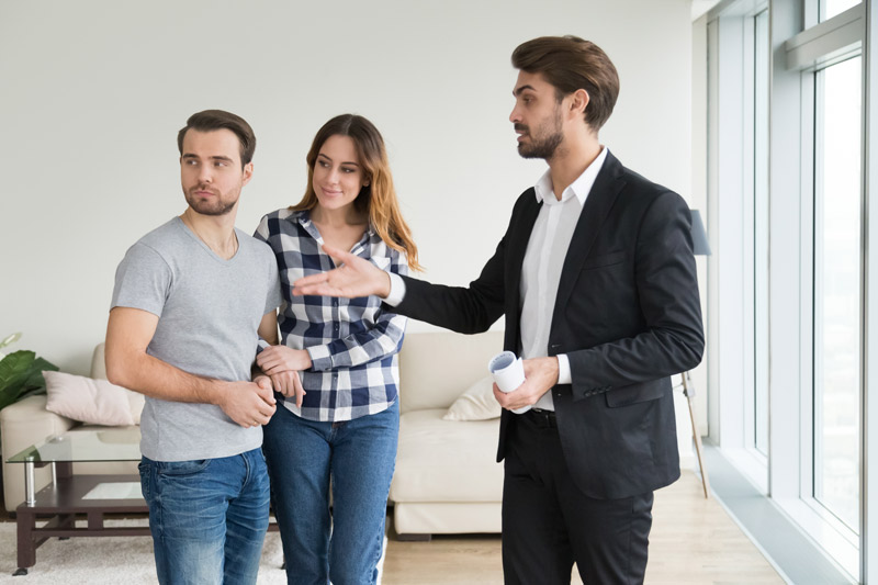 estate-agent-talking-to-tenants estate agent talking to a couple